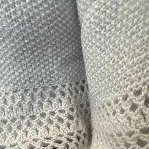 Exquisite cropped Wool crochet top - Picture 3 of 15